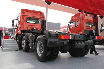 Dongfeng 6X2 Rhd Tractor Truck for Trailing Goods, Dongfeng Tractor Truck, 6X2 Tractor Truck image 3