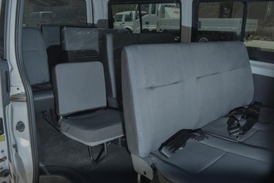 Foton CS2 Minibus 4X2 Diesel Passenger Van with 13 Seats, Foton Van, Foton Diesel Van image 6