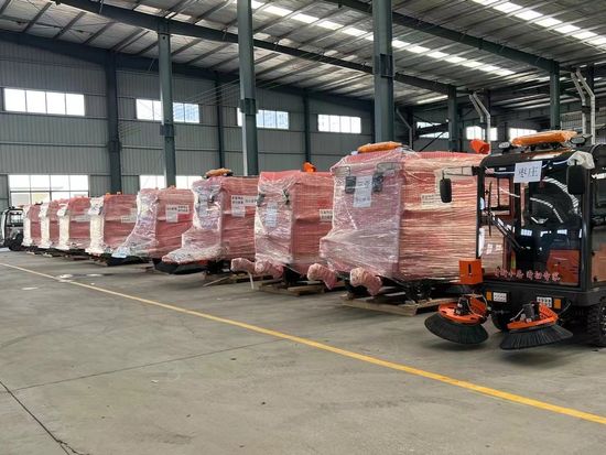 Electric Road Sweeper 400 Liters Large Water Tank image 5