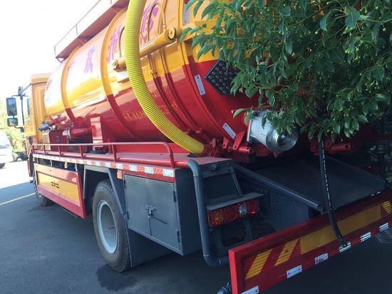 Shacman 4× 2 230HP Factory Directly Sale 7m³ Sewage 6 M³ Water Tank Sewage Fecal Suction Truck with Vacuum Pump image 3