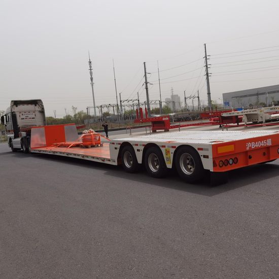 40FT Chassis Transport Product Selling Truck Semi Trailer image 2