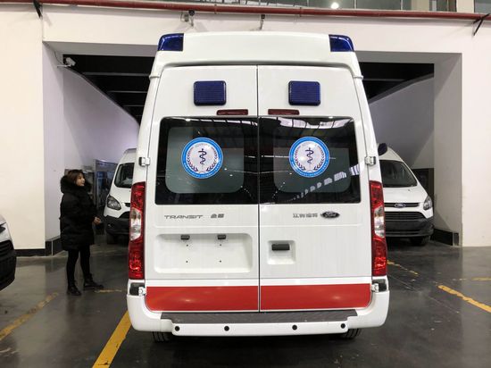 High Proof Ford V348 Patient Transport Ambulance Car Medical Rescue Negative Pressure Ambulance image 4