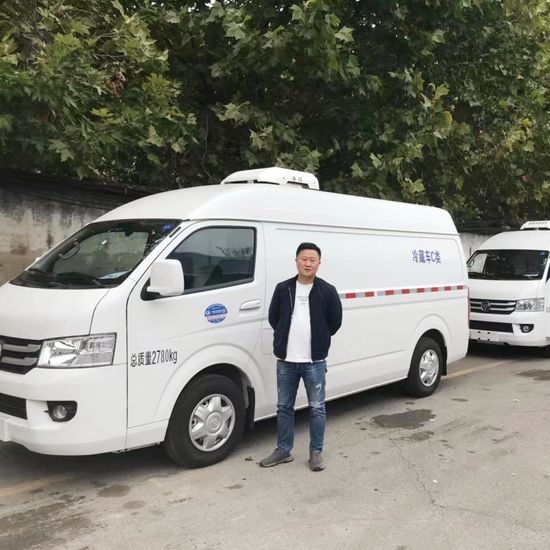 Customized Haowo Gasoline Refrigerated Truck with Customizable Cargo Compartment image 4