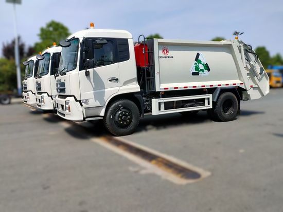 Clw Special Truck Dongfeng Kr 4X2 Chassis 16cbm Garbage Compactor Truck image 4