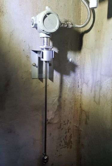 Stainless Steel Level Switches Temperature-Level Switches Monitor Both Liquid Level and Temperature image 2