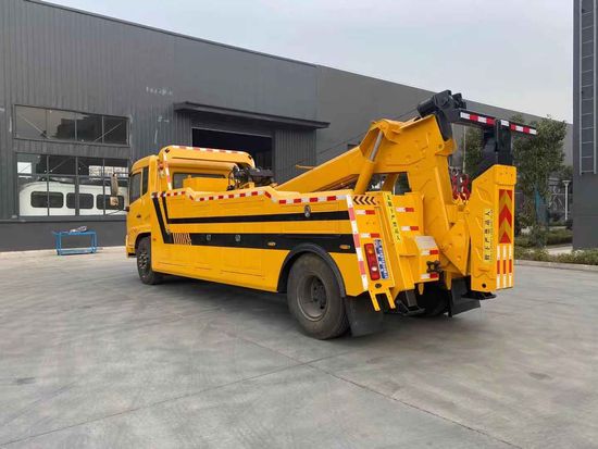 Factory Directly Sale Dongfeng 4*2 Road Recovery Towing Vehicle 13tons Emergency Rescue Truck image 2