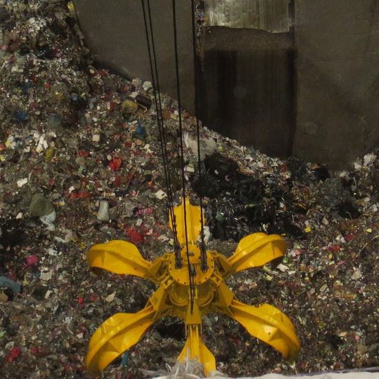 Electro-Hydraulic Orange Peel Grabs for Garbage Handling image 2