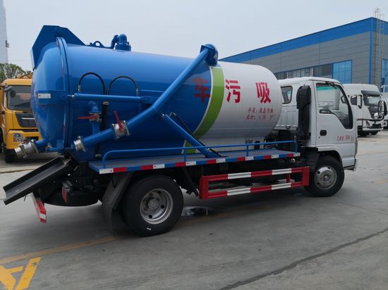 Isu Zu 4*2 Liquid Dirt 4000-Liters Sewage Suction Truck Vacuum Fecal Suction Truck image 5