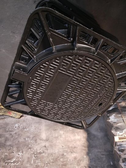 En 124 D400 Customized  Cast Iron Sewer Manhole Cover for EU Market image 2