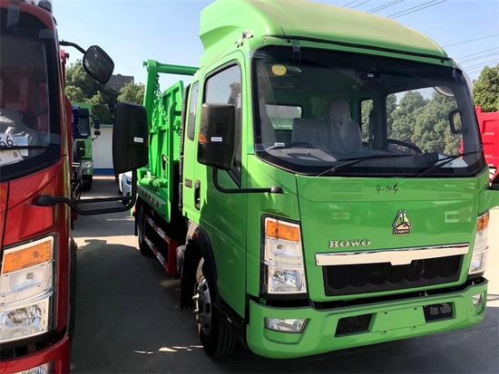 China Factory Sales 4000L 5000L 6000L Roll-off Refuse Truck Skip Loader Garabge Truck image 2