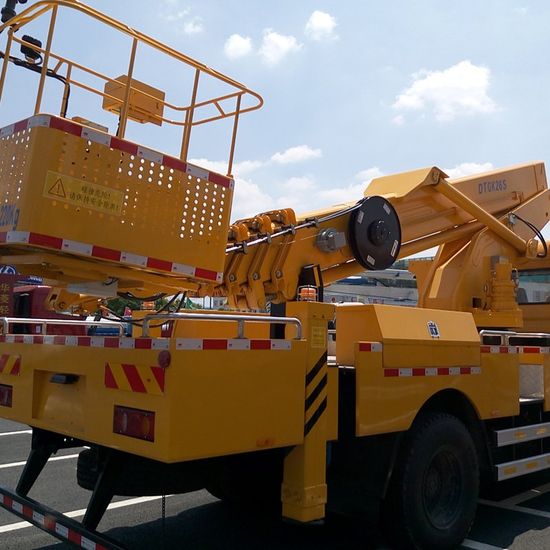 Dongfeng 26m 26meter 28m 28meter High Altitude Operation Truck Aerial Working Platform Truck image 4