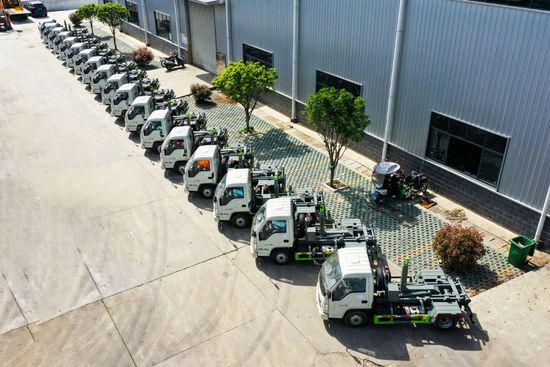 3 Cbm Swing Arm Garbage Truck Best Seller Isuz Garbage Rubbish Collector Skip Loader Arm Roll Truck image 5