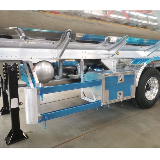 40cbm 3 Axle Aluminium Alloy Oil Tanker/Tank Semi Trailer with Air Suspension in Factory Price image 5