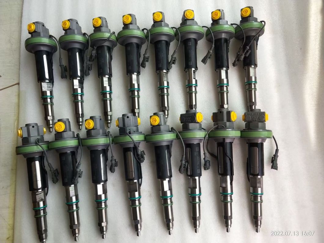Diesel Common Rail Fuel Injector 20972222 Is Suitable for Volvo MD13 Engine