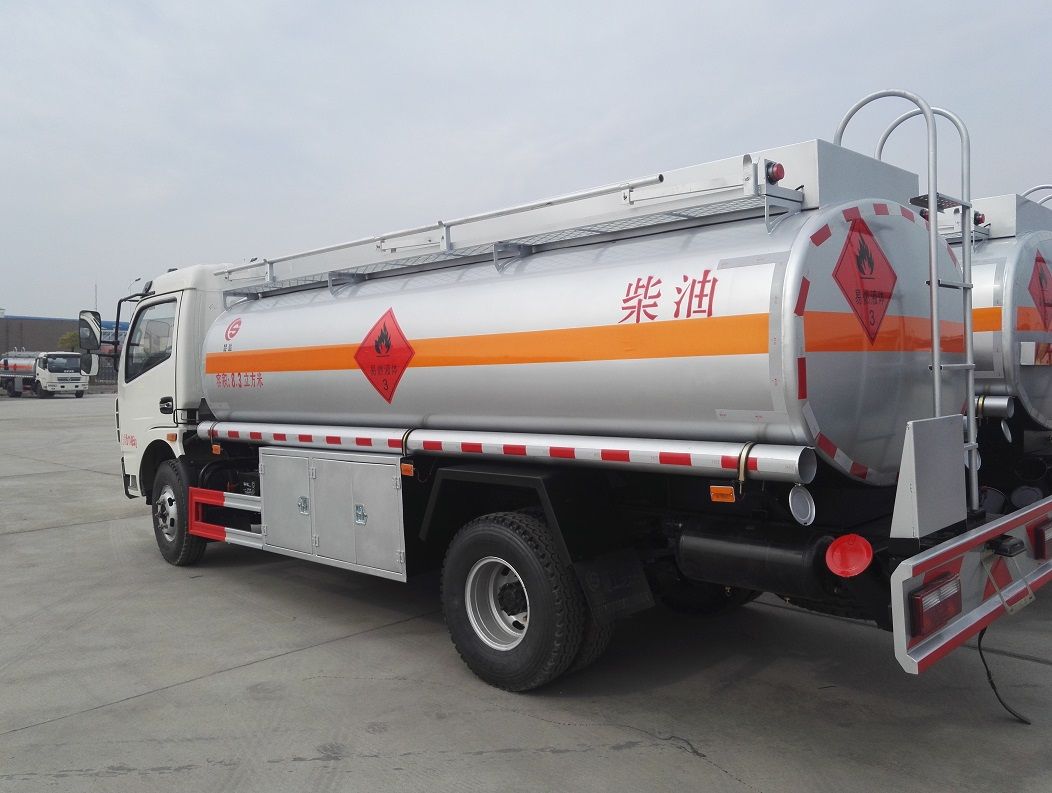 Dongfeng 4X2 Fuel Tankers 10, 000-12, 000L Oil Tank Truck Fuel Bowsers with Dispenser