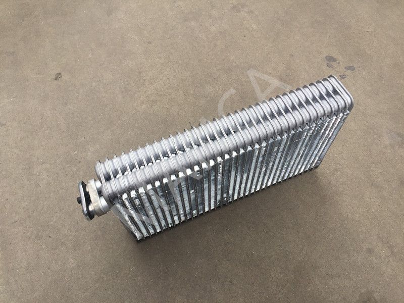 Shacman Truck Spare Part A/C Radiator Dz15221840701