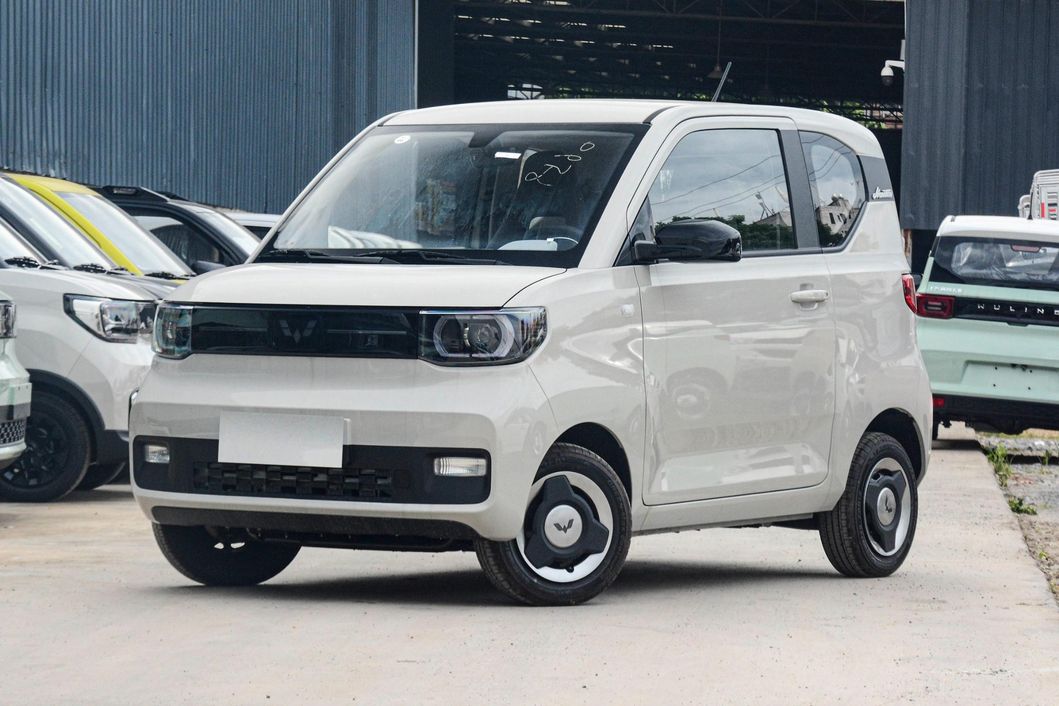2023 Wuling Mini EV New Energy Electric Car Made in China High Quality Adult Driving Used Electric Car