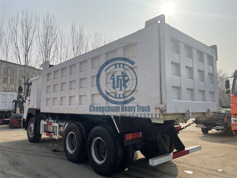 Used HOWO Tractor Truck Second Hand Trailer Head 420 HP Truck Price