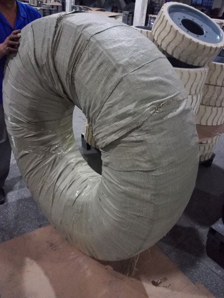 Military Bullet Proof Rubber Spongy Solid Tyre for Anti-Aircraft Gun (6.50-20-6PR)