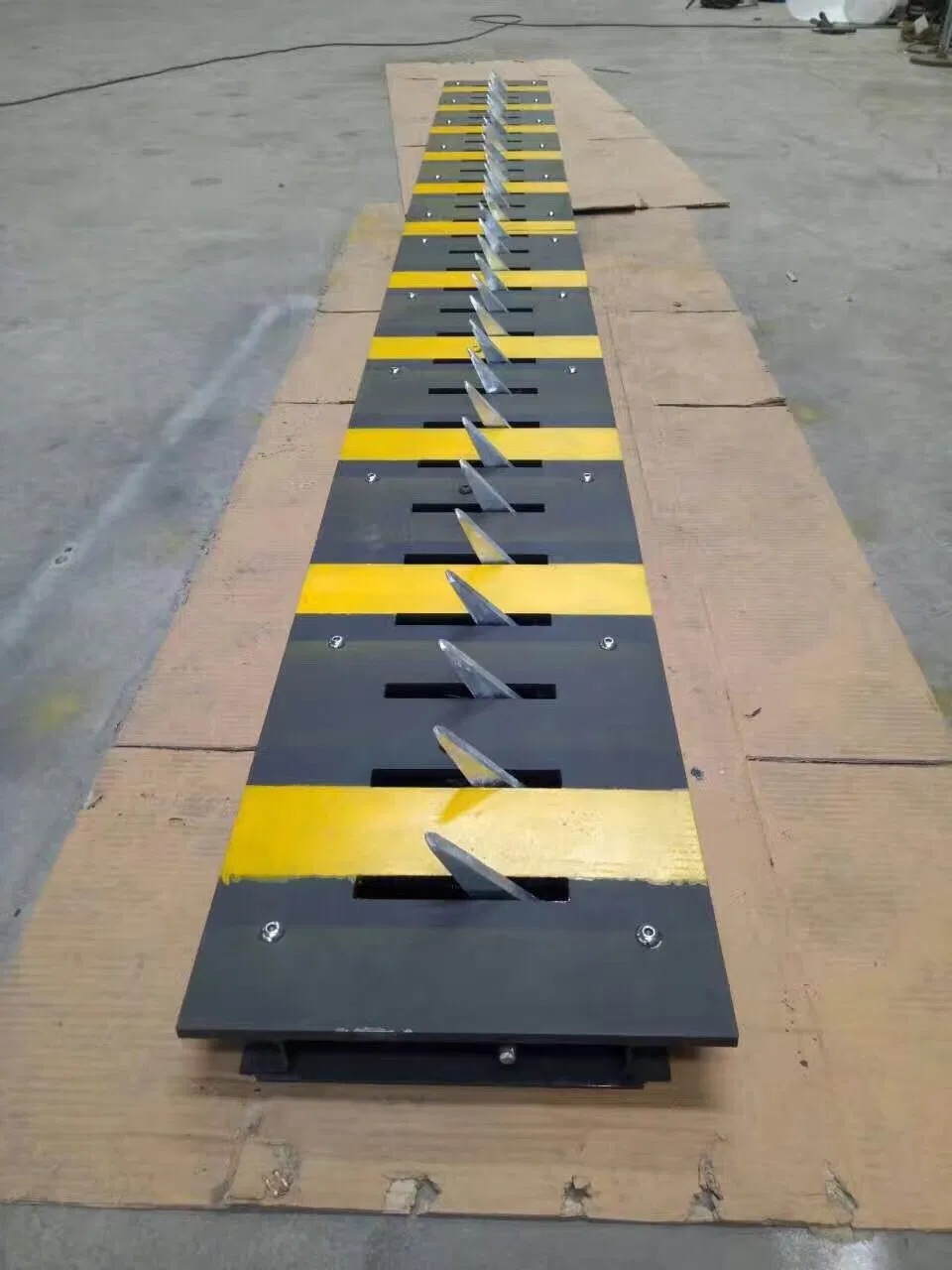 Steel Barrier One Way Metal Speed Hump Tire Killer