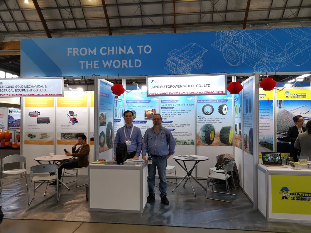 China Manufacturing and Trading Combo Solid Tire 14.00-20 Blender Mixer Trailer and Forklift