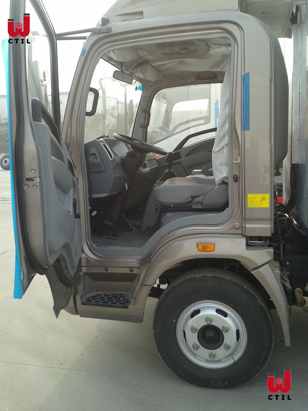 HOWO 5 to 8 Tons Cargo Van Pickup Box Truck Van