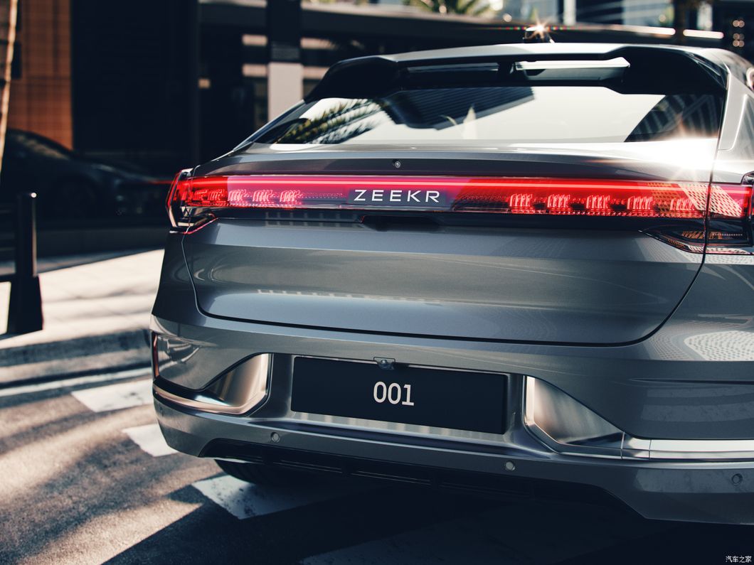 Chinese Luxury Duel Motor Electric Sedan Zeekr 001 We Awd 544HP