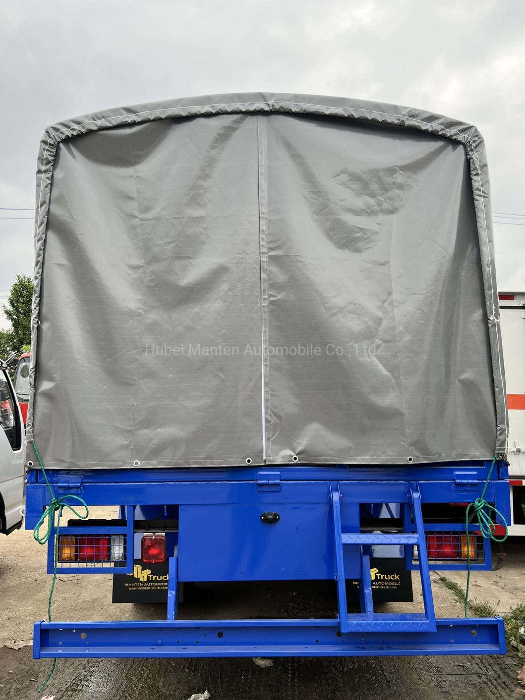 Dongfeng Offroad Double Rows Foldable Benchs Troop Transportation Lorry