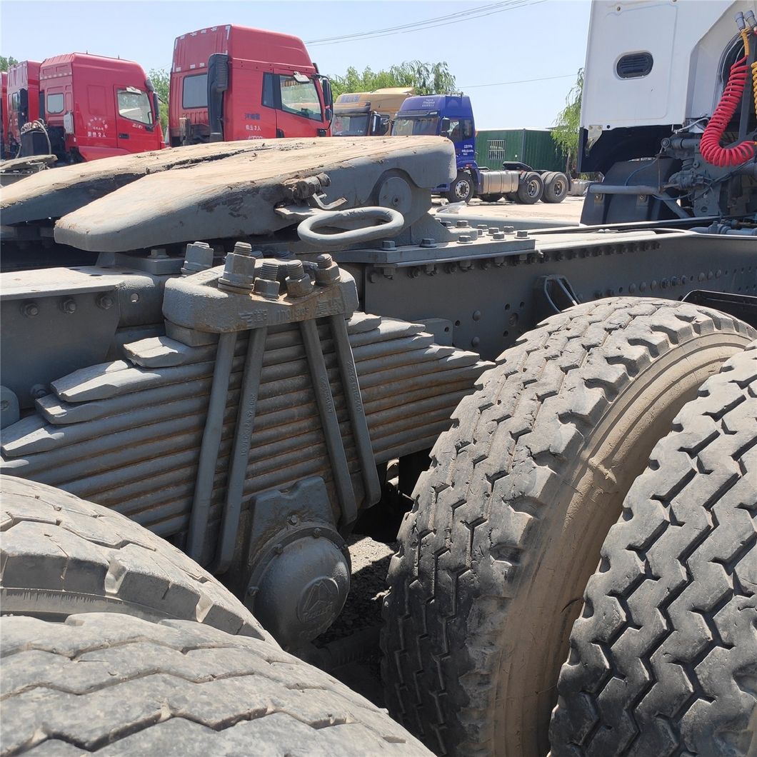 Excellent Condition HOWO 10 Wheels Towing Tractor/Trailer Head/Tractor Truck of China