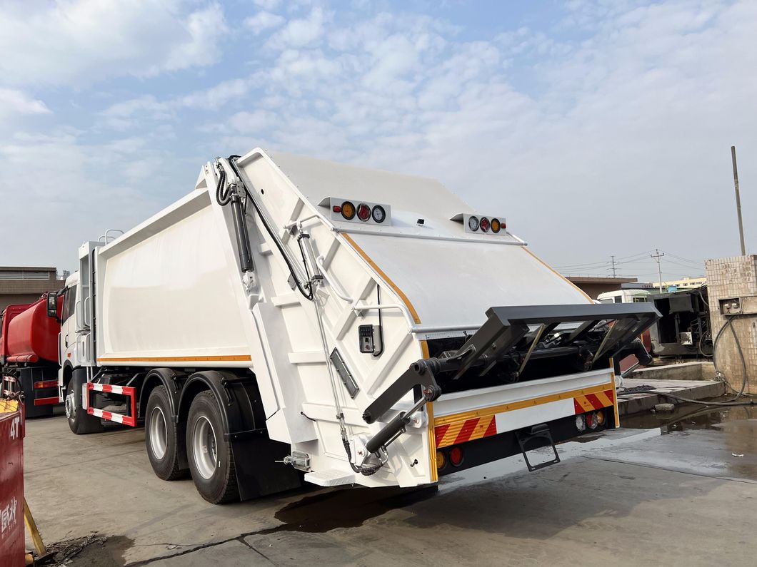 FAW 10 Wheeler 20m3 22m3 Compactor Garbage Truck with Independent Crew Compartment