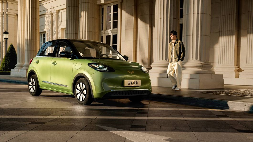 in Store 2023 New Wuling Bingo 200km Small New Energy Vehicles Pure Electric Cars Mini EV Car
