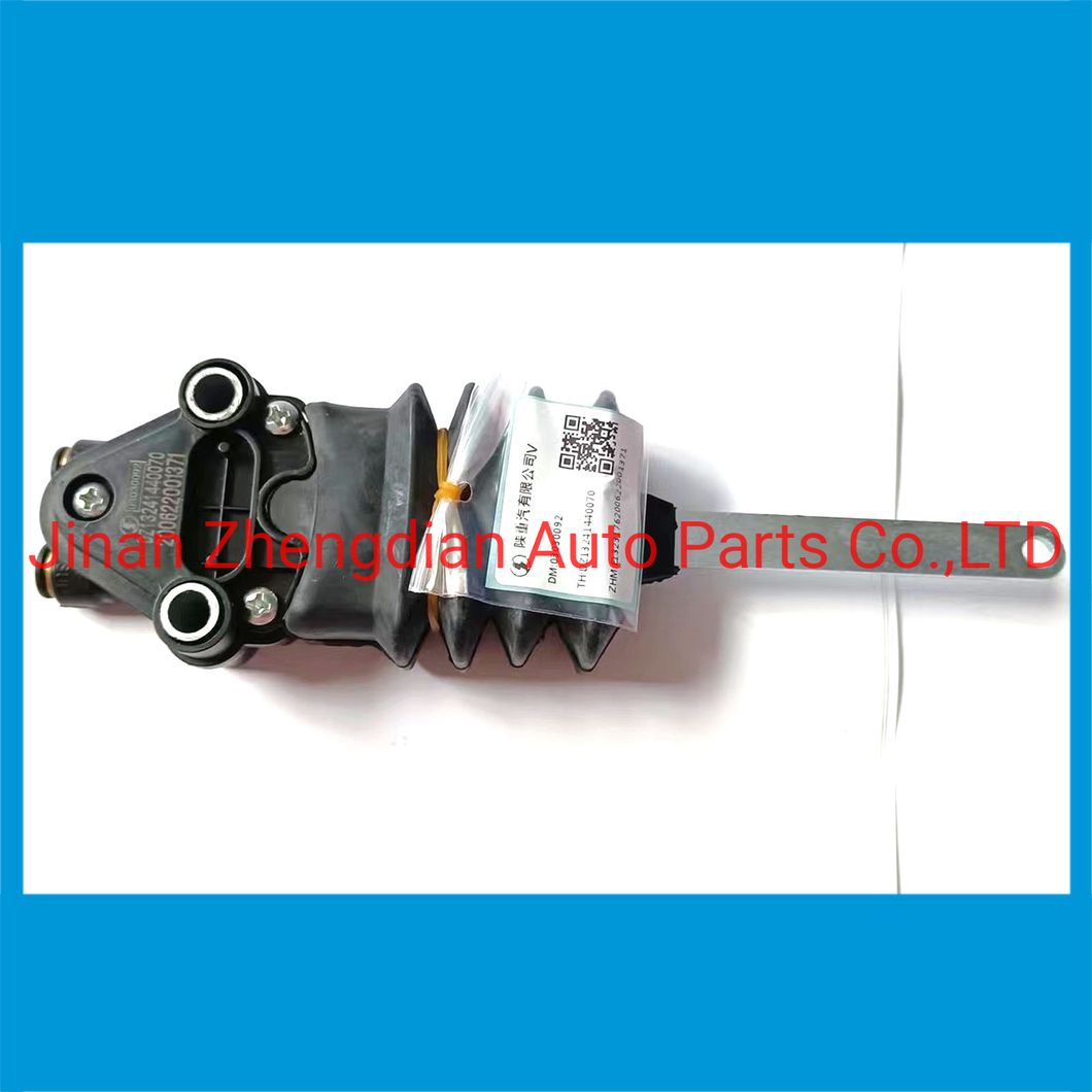 Dz13241440070 Air Spring Height Adjust Valve for Shacman Delong Aolong Sinotruk HOWO Steyr Sitrak FAW Foton Auman Hongyan Camc Dongfeng JAC Truck Spare Parts