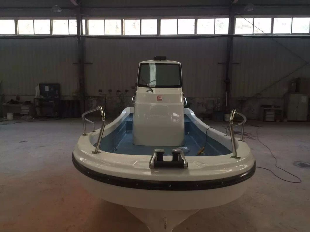 China 8m 26FT Fibreglass Fishing Multi-Utility Center Console Boat for Sale