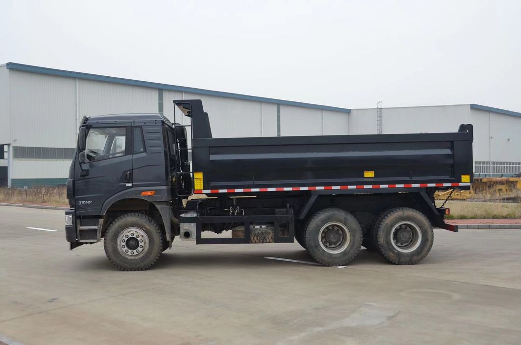 Dump Truck 8X4 Right Hand Driving 380 PS 420PS 460PS