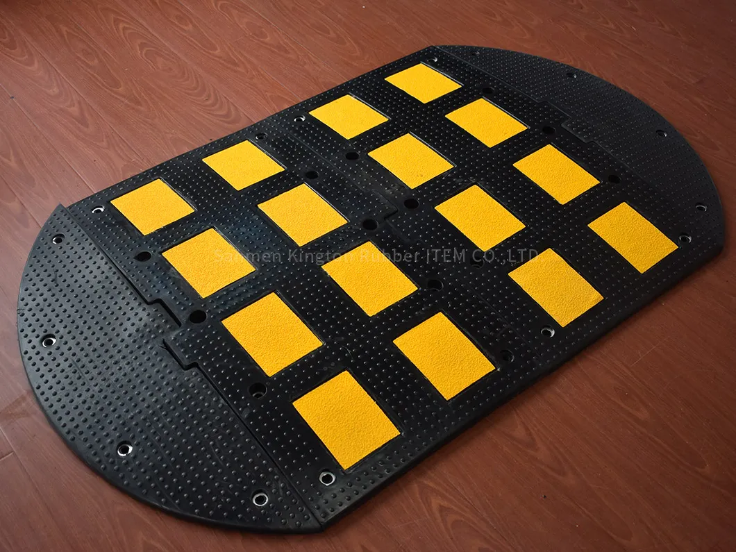 High Quality Road Reflective Visual Rubber Bump Speed Hump for Car Deceleration