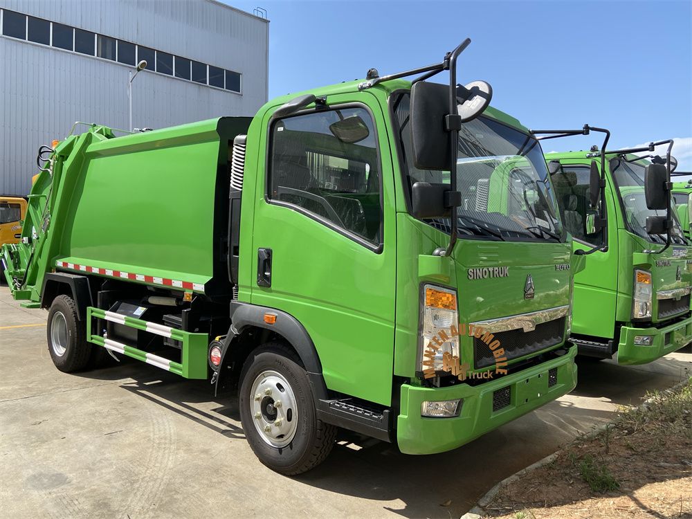 Small HOWO 5m3 5 Cubic Meters 5ton Garbage Compactor Truck