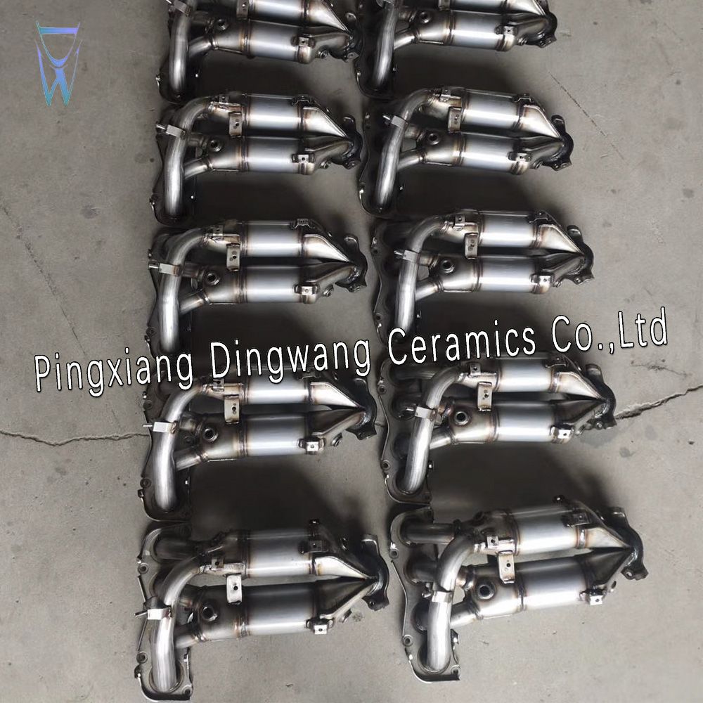 Car Engine Part Exhaust Catalytic Converter