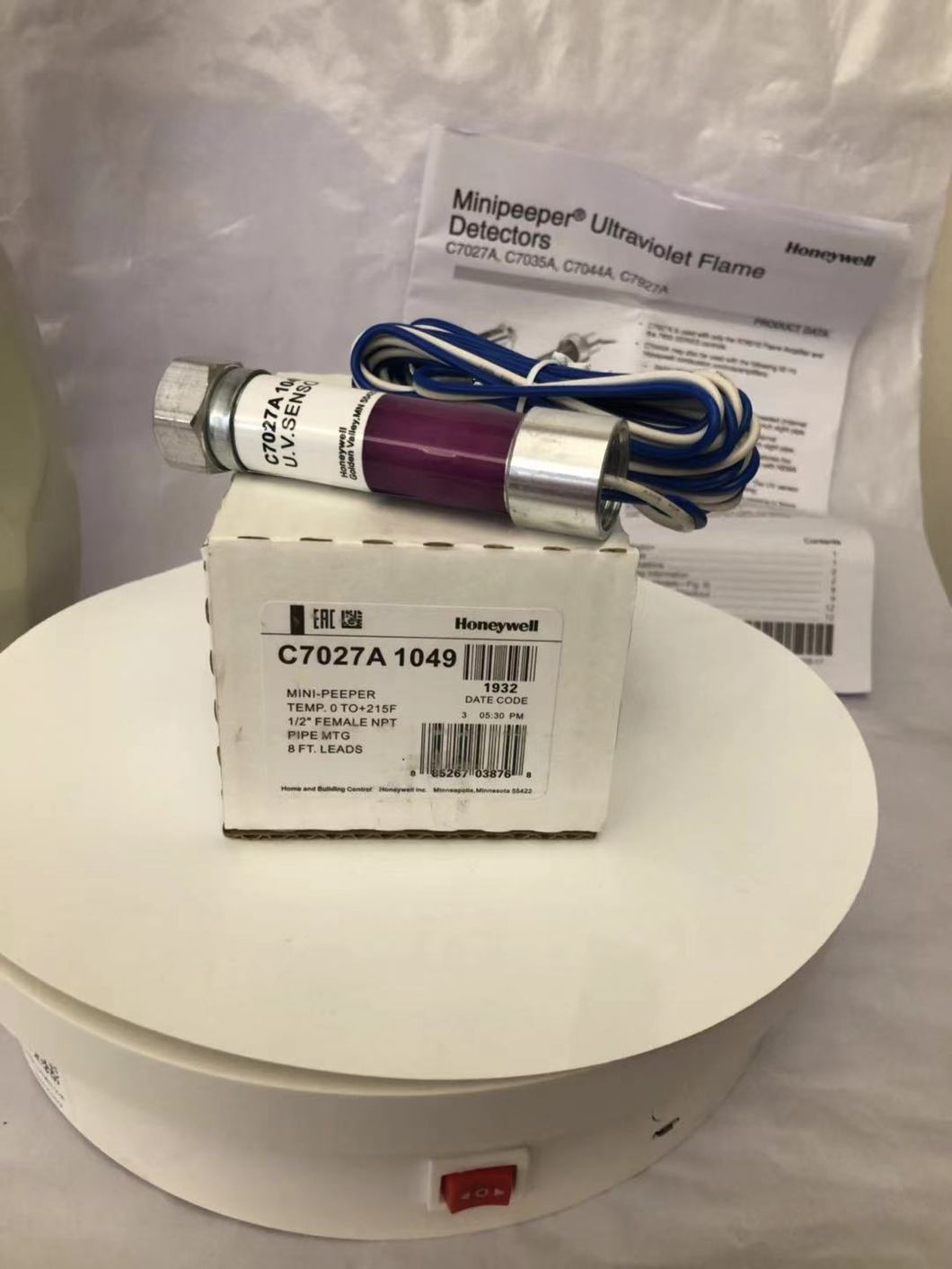 Honeywell C7027A1049 Burner Flame Detector Flame Sensor New and Original