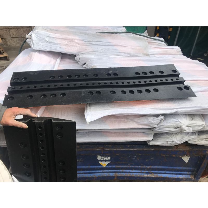 100*30*5cm Rubber Speed Bump with Slot