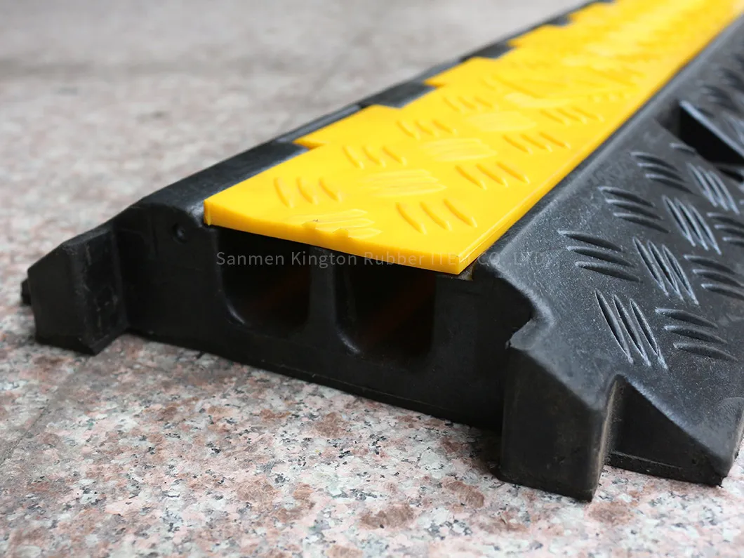 Long Service Life Traffic Safety 3 Channels Rubber Cable Protector Cord Protector