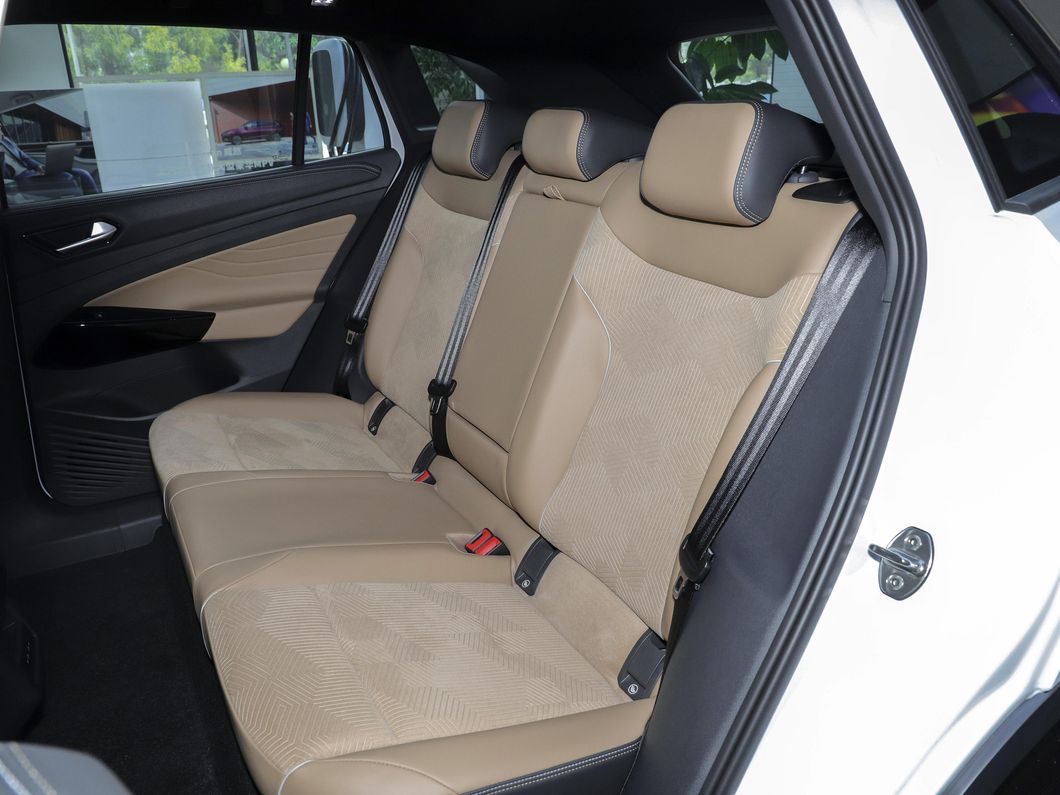 2WD 4WD ID4 X SUV 5 Doors 5 Seats Green EV Smart Luxury High Speed Electric Auto Car Motor with Ternary Lithium Battery