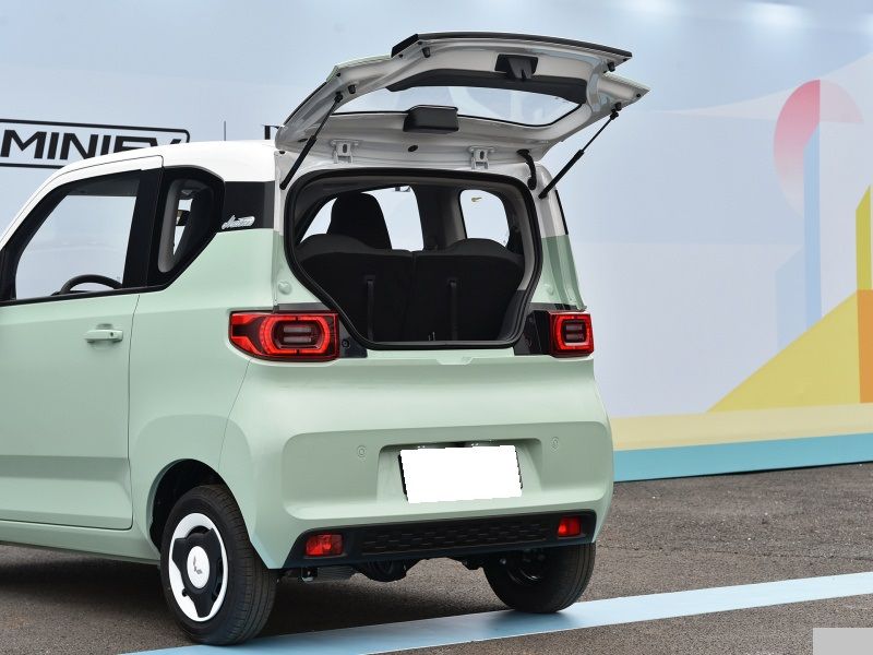 2023 Wuling Mini EV New Energy Electric Car Made in China High Quality Adult Driving Used Electric Car