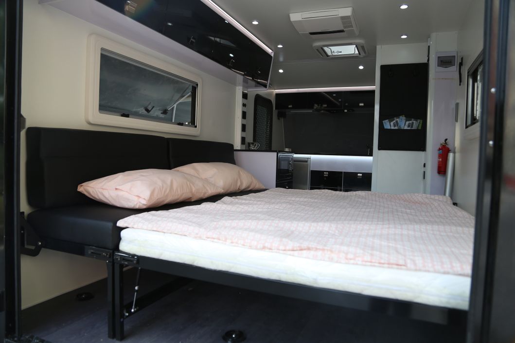 Toy Hauler Caravan Trailer with Slide out