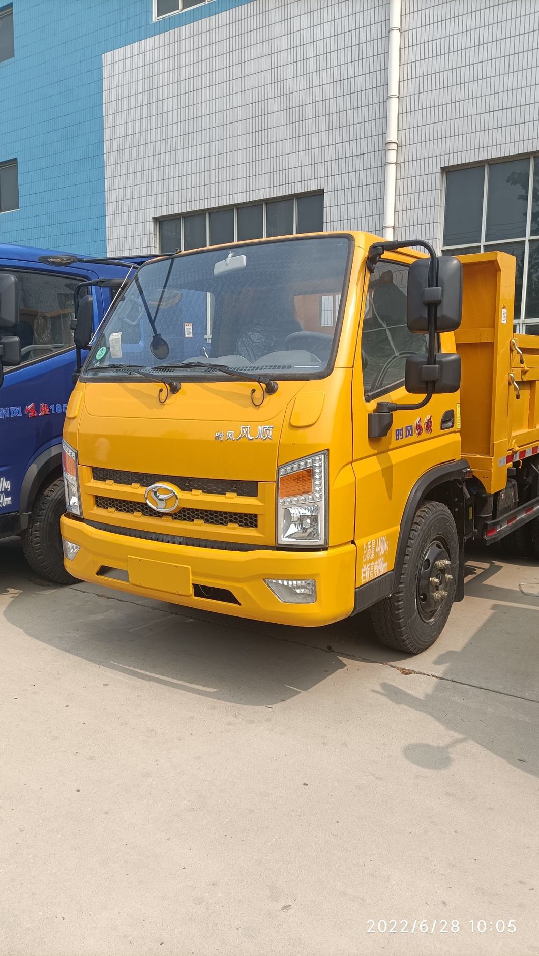 China New Light Duty Mini Tipper Truck with Dump Cargo Box for Sale