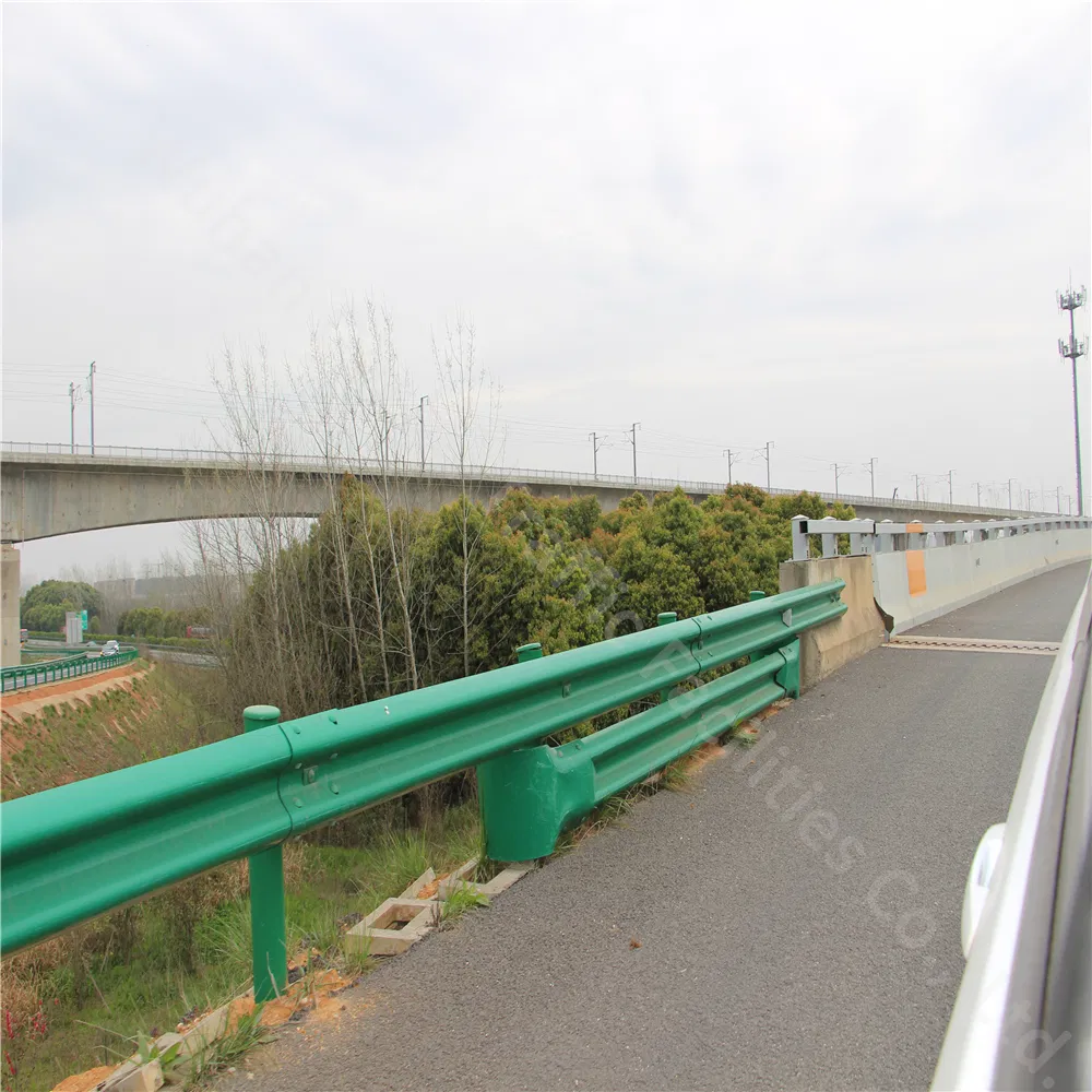 Green Plastic Sprayed Metal Crash Barrier for Sale