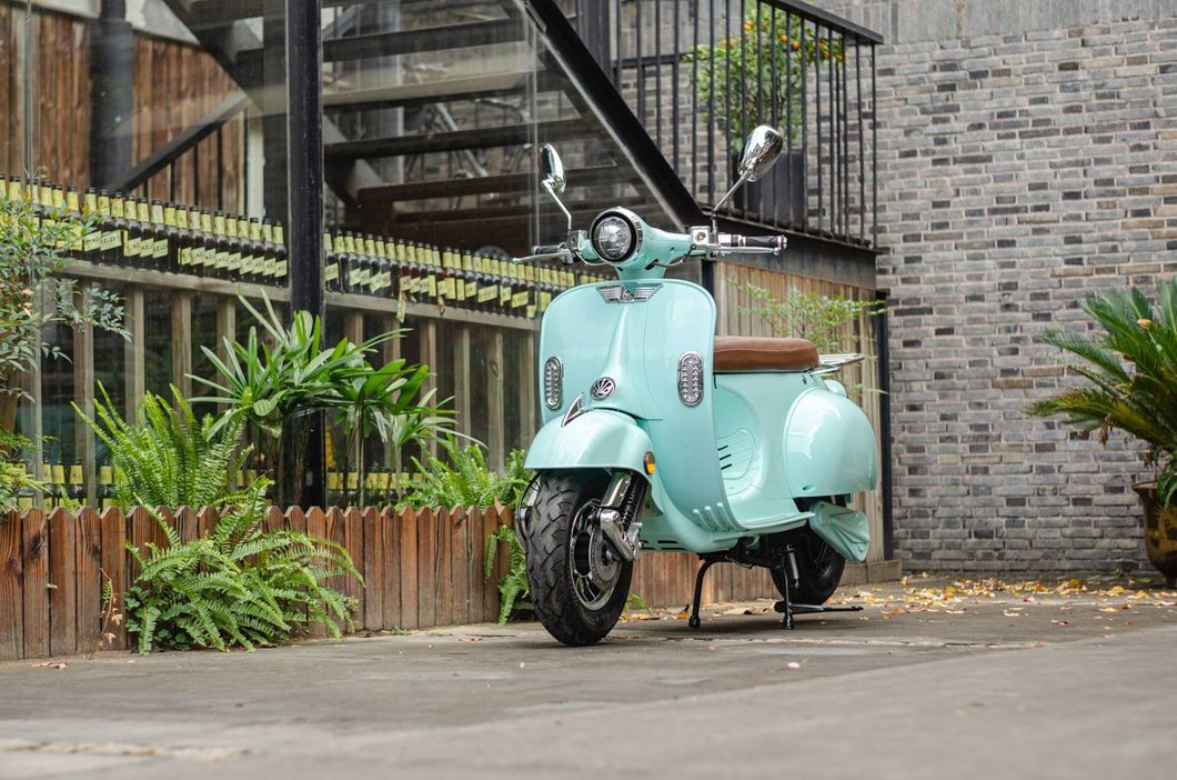 Classical Electric Scooter Vespa Style High Speed 85km/H