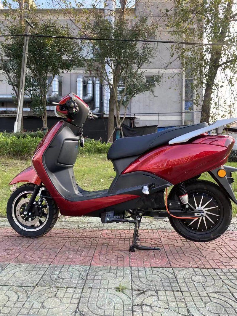 Beautiful Modle and High Quality Electric Motorcycle E Bike Scooter for Sale and 1500W 80km/H