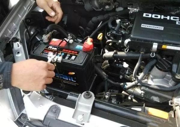 60045 12V100ah Moto Battery VRLA Battery Maintenance Free Battery Lead Acid Battery Car Battery Storage Battery Solar Battery Truck Battery Auto Battery