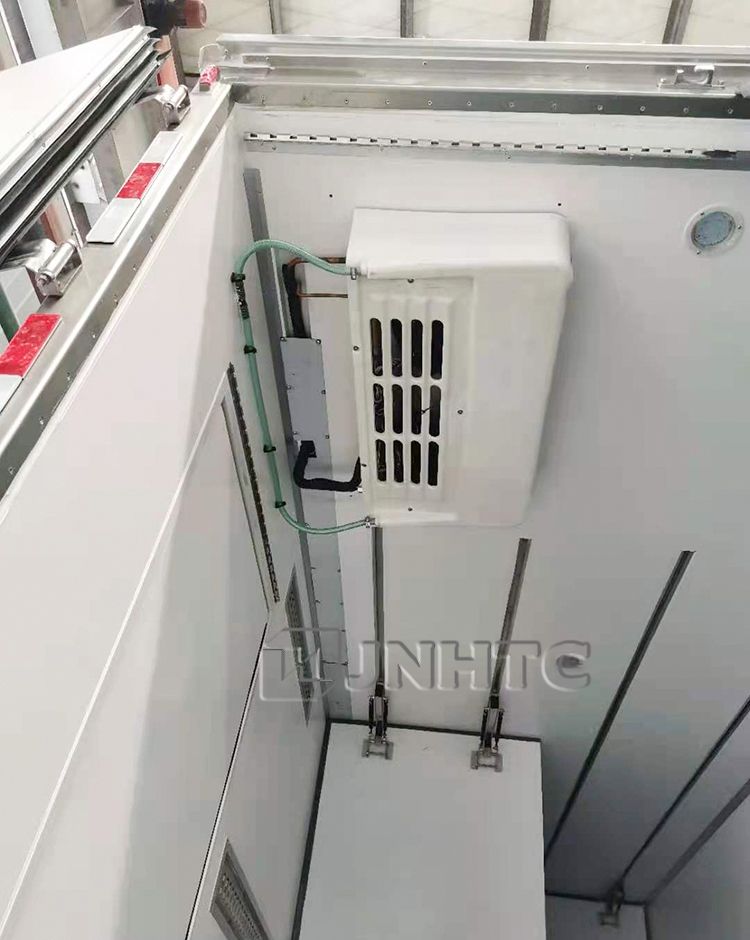 Sinotruk HOWO 3-5 Tons 6 Wheels Light Refrigerator Freezer Vaccine Truck for Sale