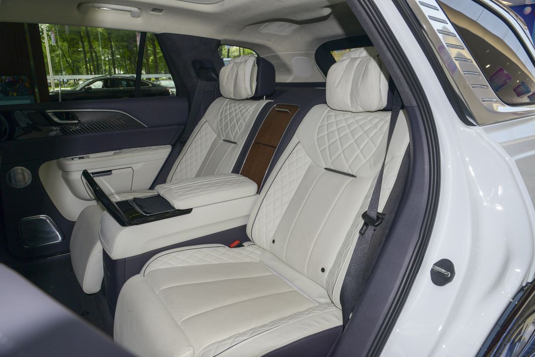 Yh035 Hongqi Second Hand Car E-HS9 2021 510km Qiling 4-Seat Type Small Electric Car
